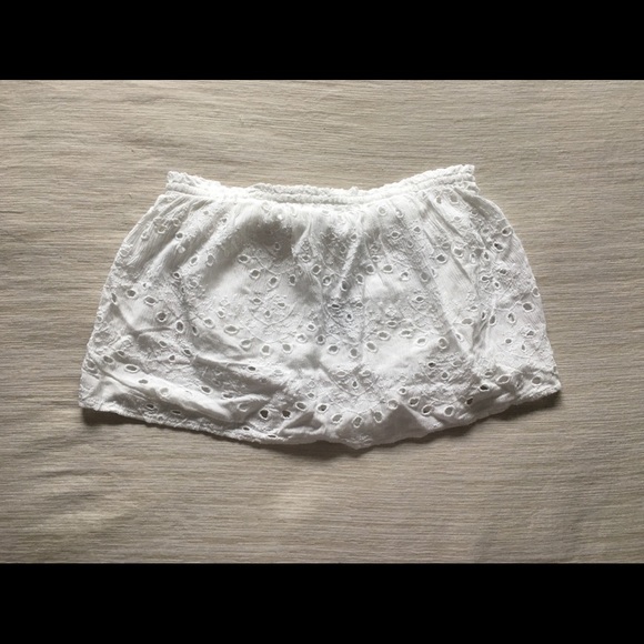 New Hollister Eyelet Strapless Crop Top - Picture 3 of 6